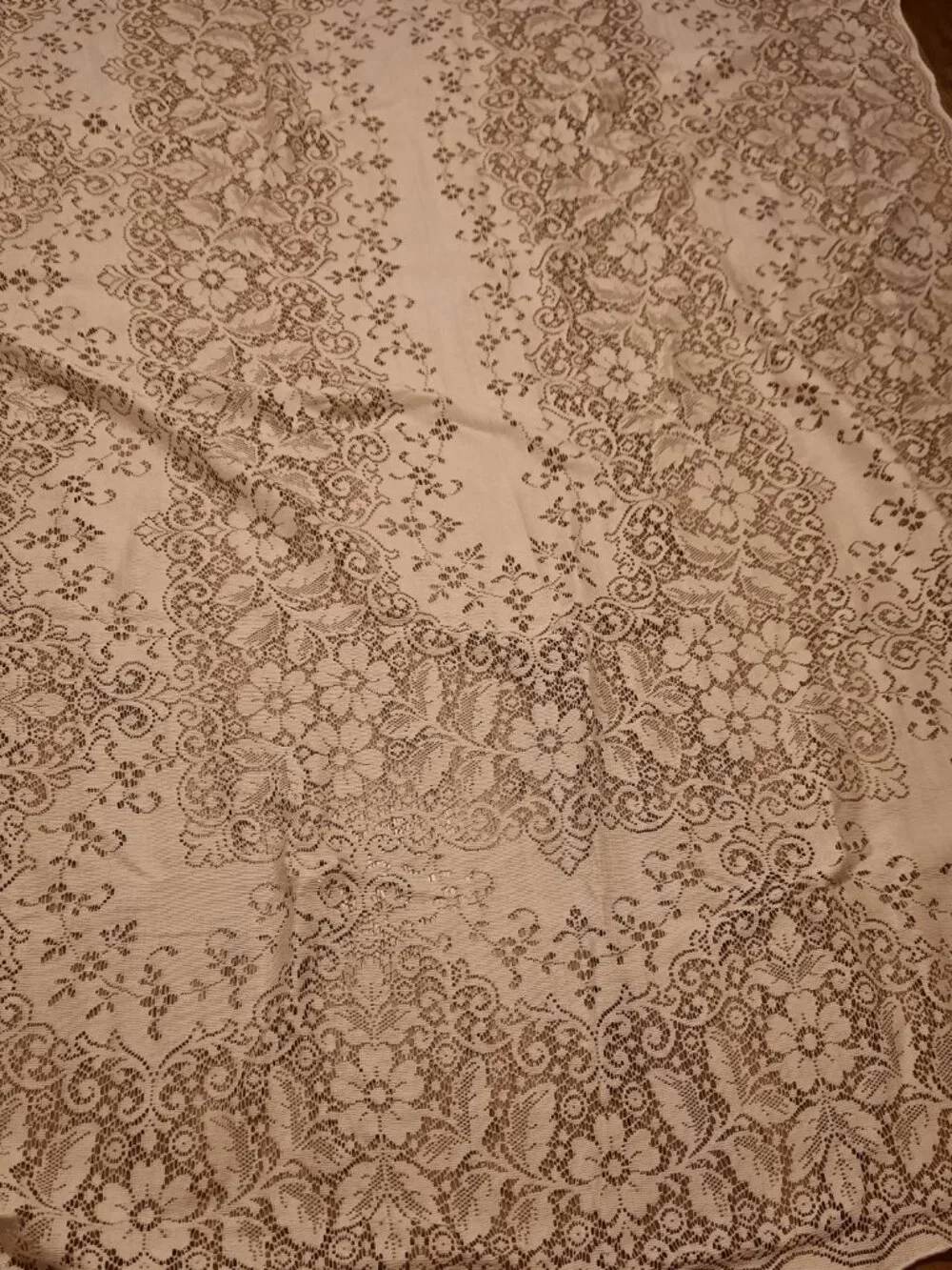 Vintage Off White Floral Lace Tablecloth 67x116 Rectangular Scalloped Edge